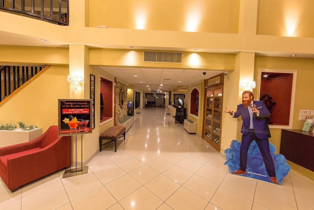 Hotel Monarchy & Suites