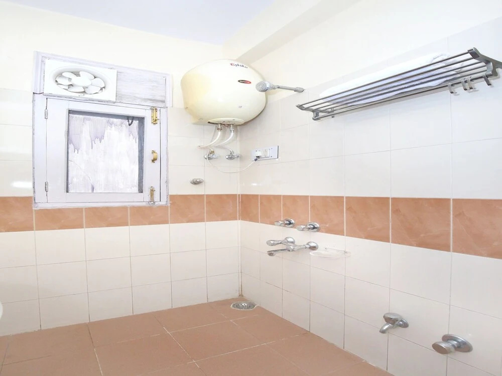 Super Townhouse by OYO Chandigarh Near PEC-PGI-PU Formerly Hotel Paradise