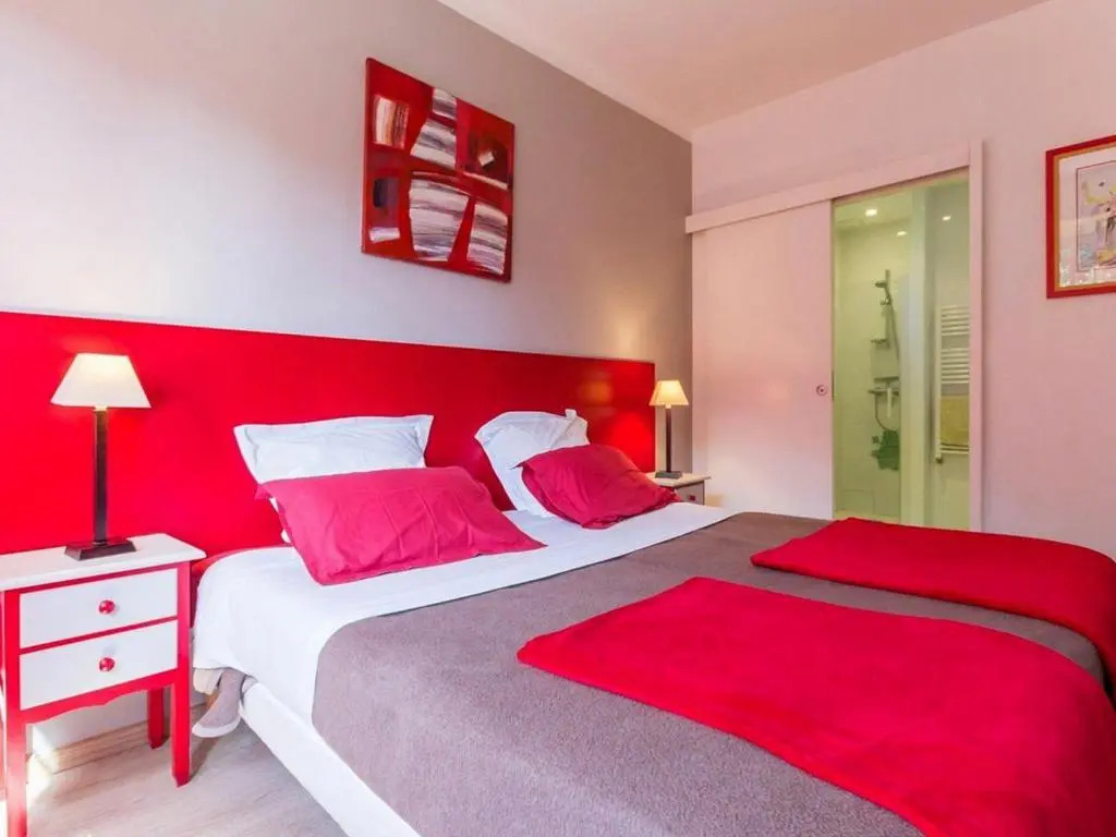 Maison familiale rénovée, 15 km de la mer, jardin clos avec terrasse et ping-pong, centre bourg - FR-1-306-894
