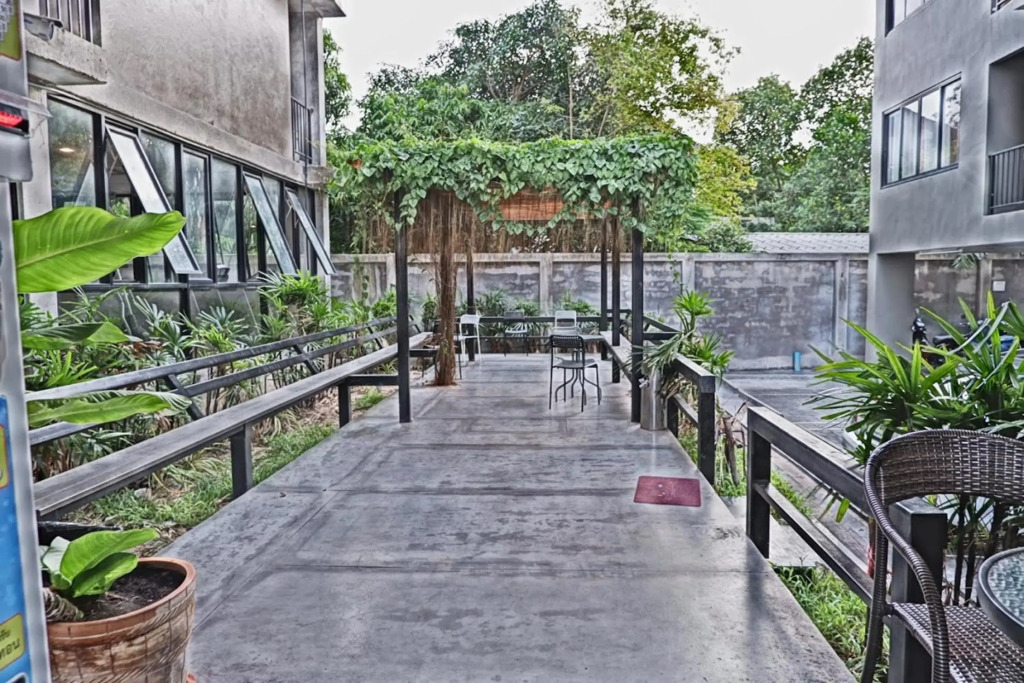 IZEN Budget Hotel & Residences (Plus)
