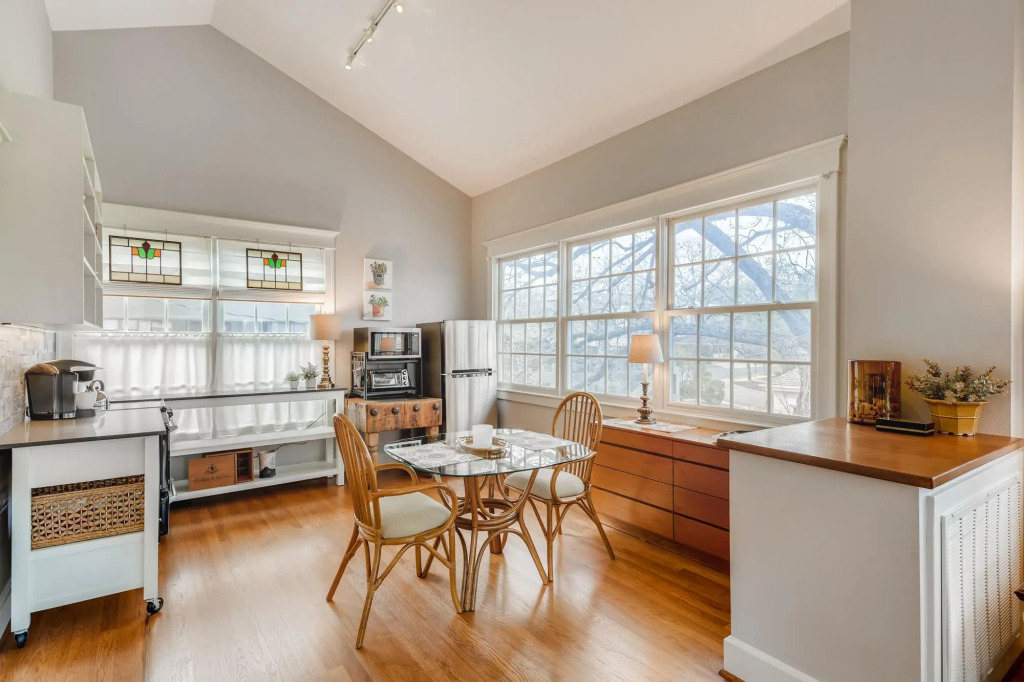Texas Capitol Loft - 30 Day or More Rental - by PMI Austin Metro