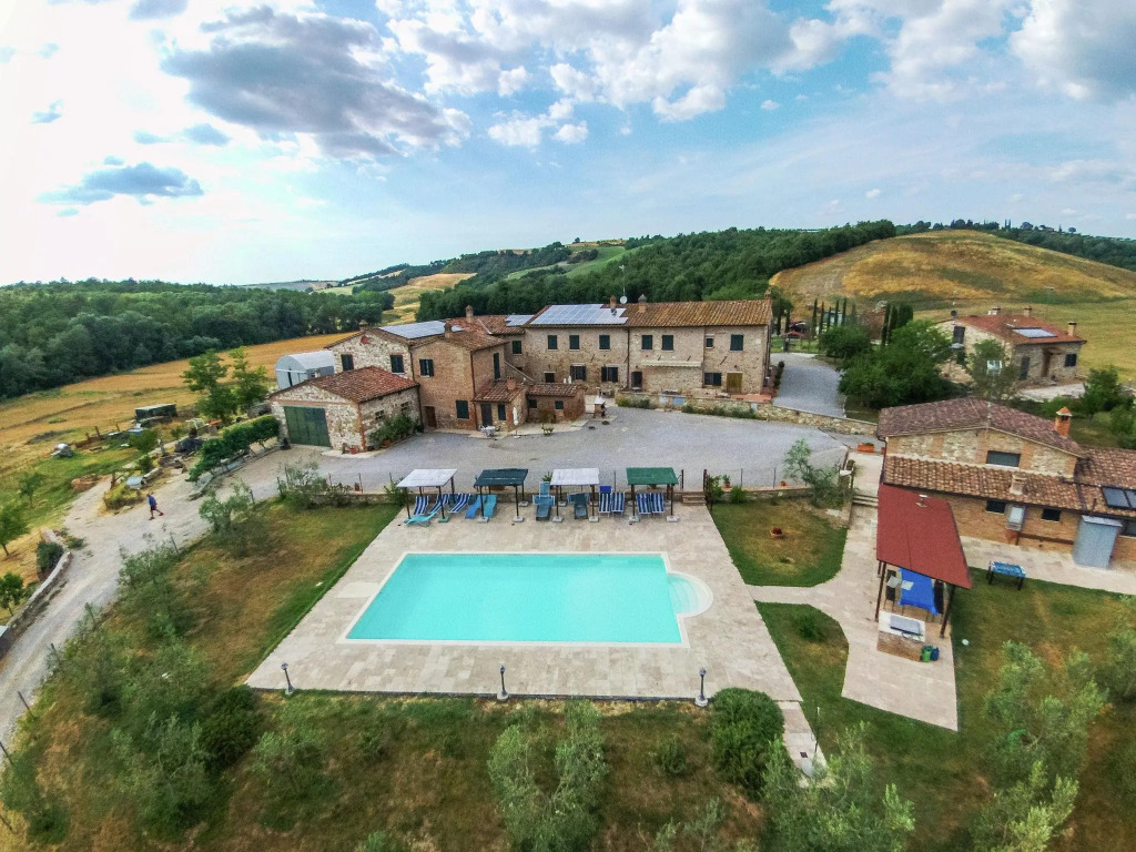 Lovely Farmhouse in Asciano with Swimming Pool