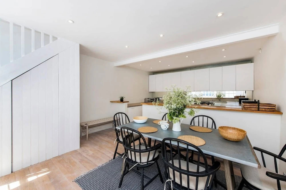 3-bed Mews House, Battersea