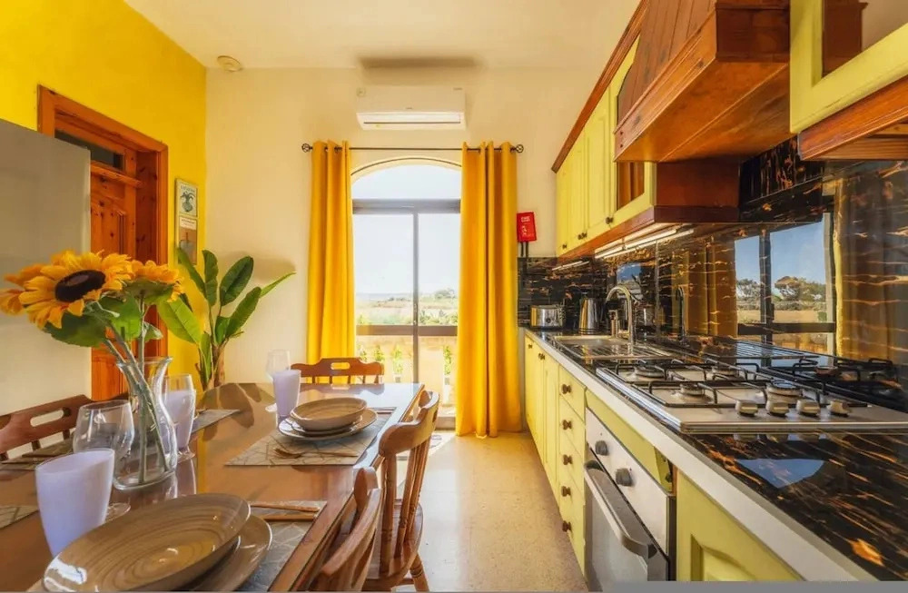 Tal Jordan Complex - The Sunflower Bungalow 2