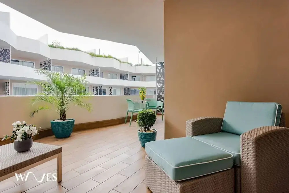 Pool View 1 Br Steps Away From the Beach