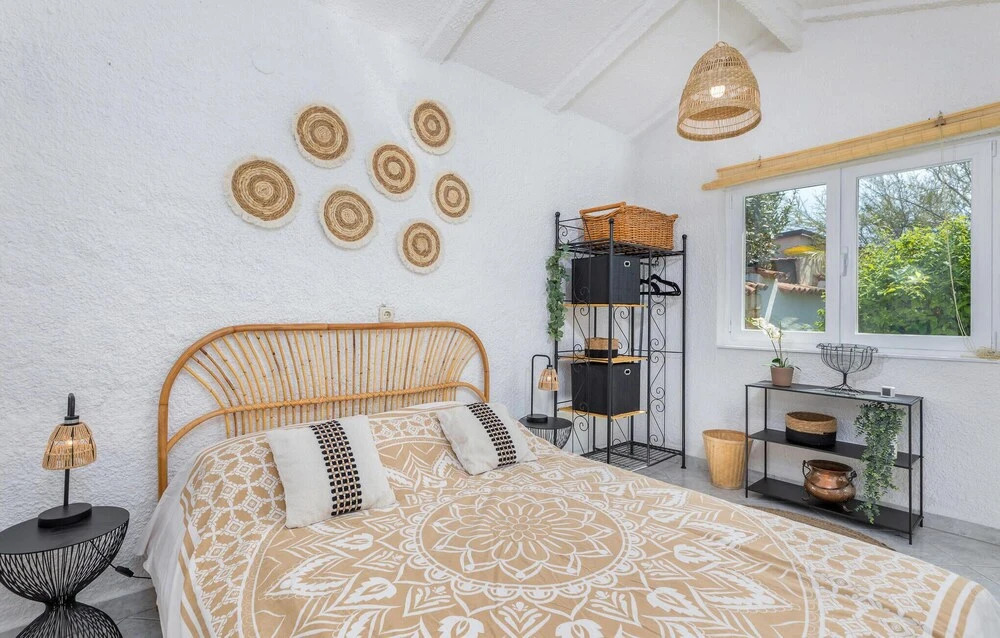 Stunning Home In Sisan