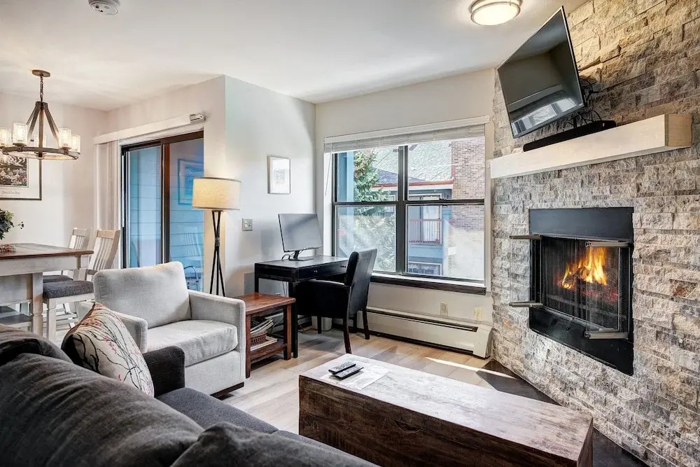 Steps to Mountain & Main St- 1 Bedroom 1 Condo