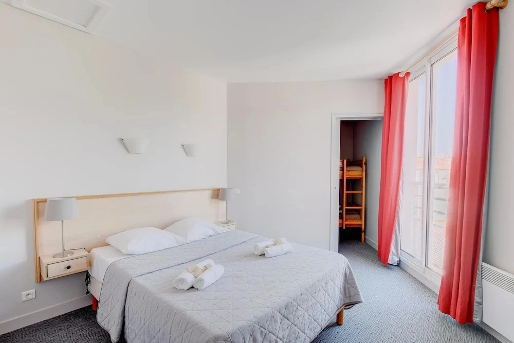 Seaside Apartment for 6 in Loire