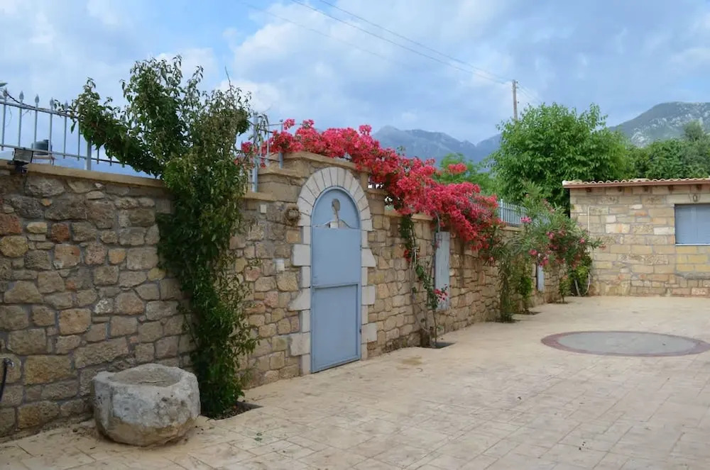 Villa Eleni - Garden Pool Retreat Near Kardamili