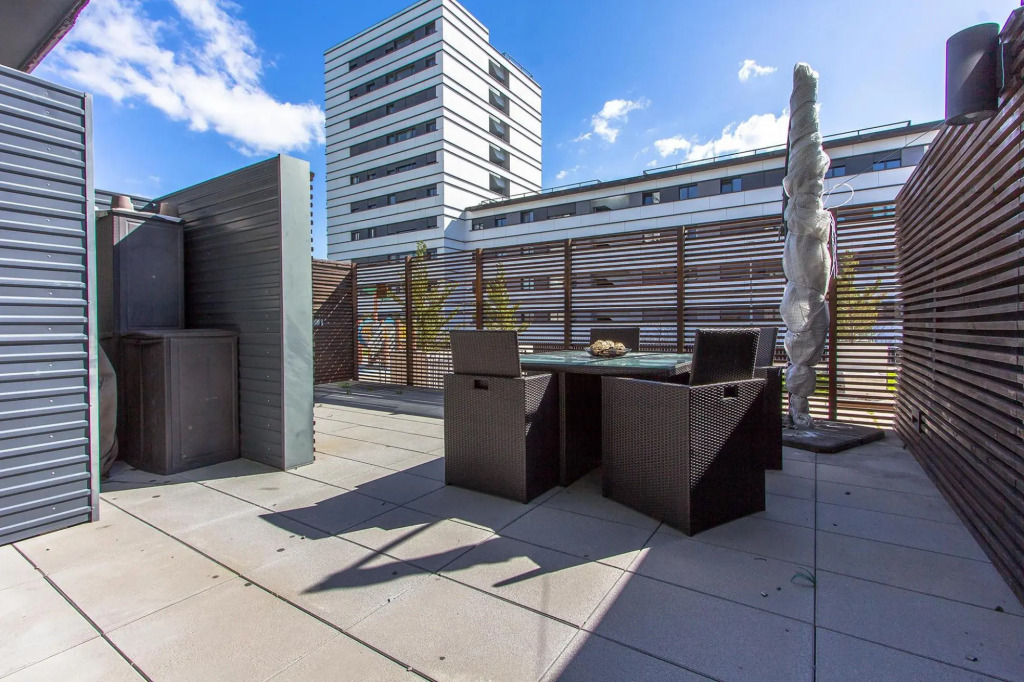 Expo River Side by Homing
