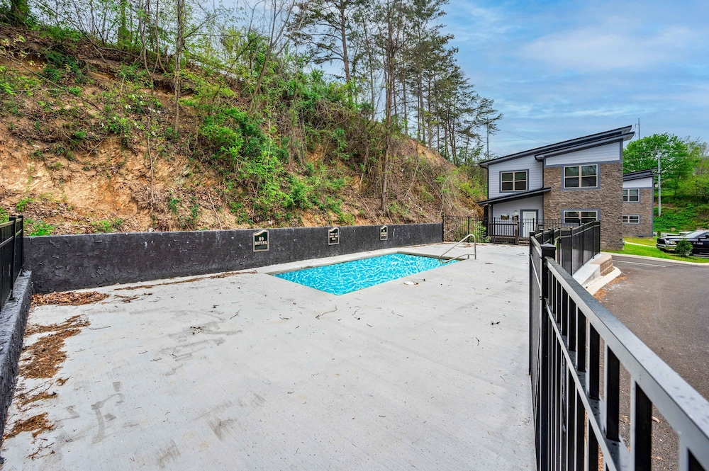 Charming New 5BR 4BA Cabin Near Dollywood