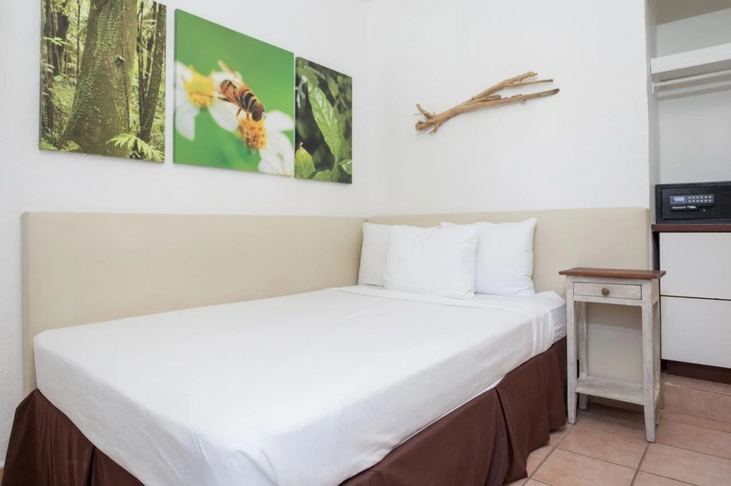 Tres Palmas Inn