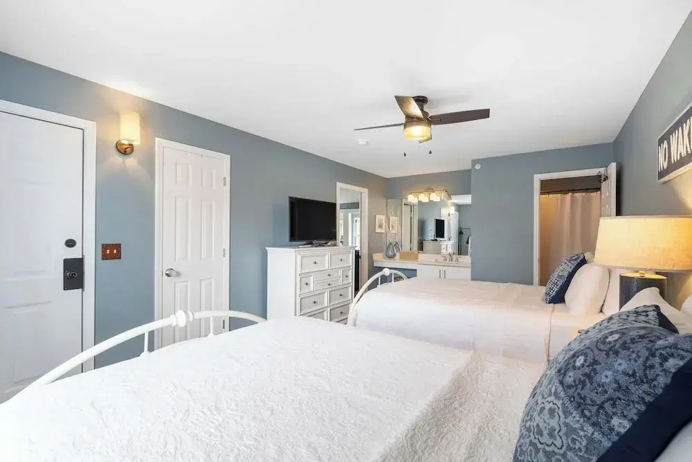 Eagle's Nest at The Club- Chic 2BR Golf View Condo