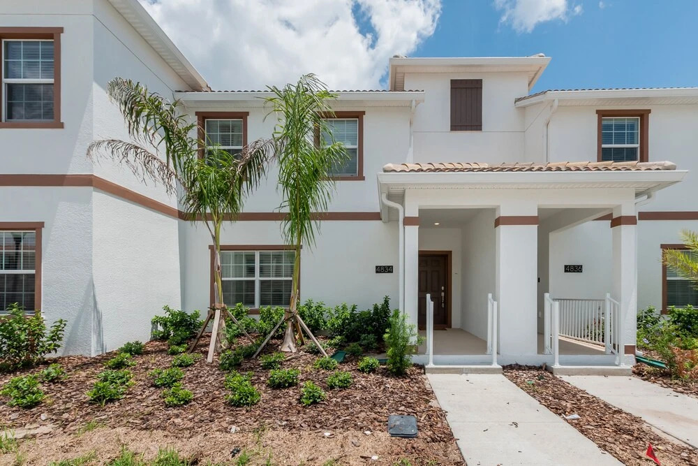 4 Bedroom Town Home with Pool