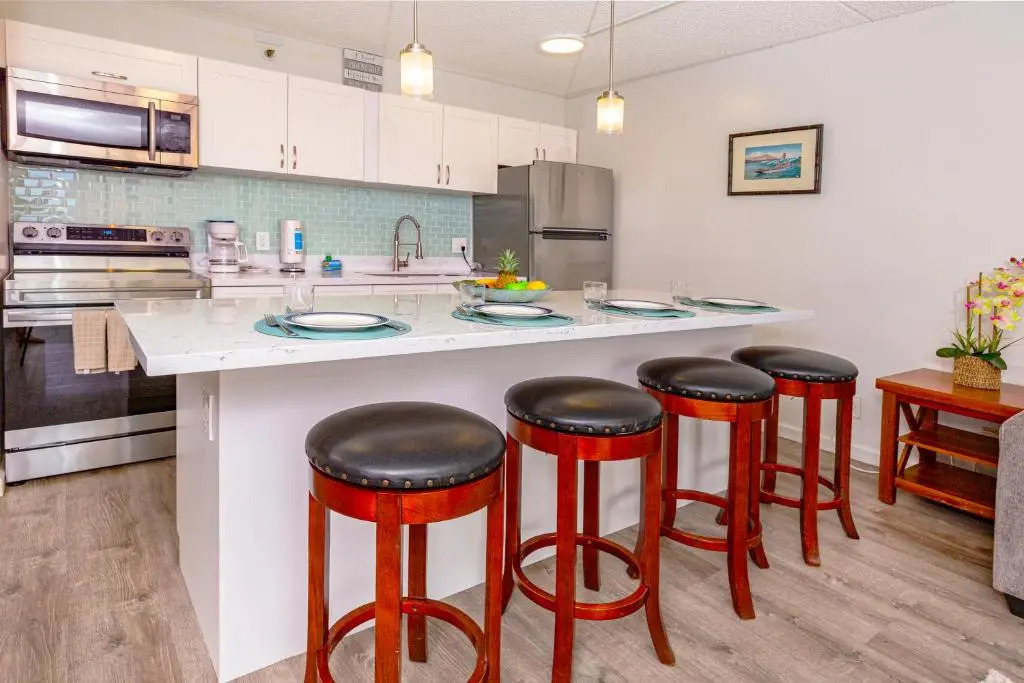 Beautiful 18th Floor with Panoramic Ocean Views 1 Block to Beach Free Parking & Wifi