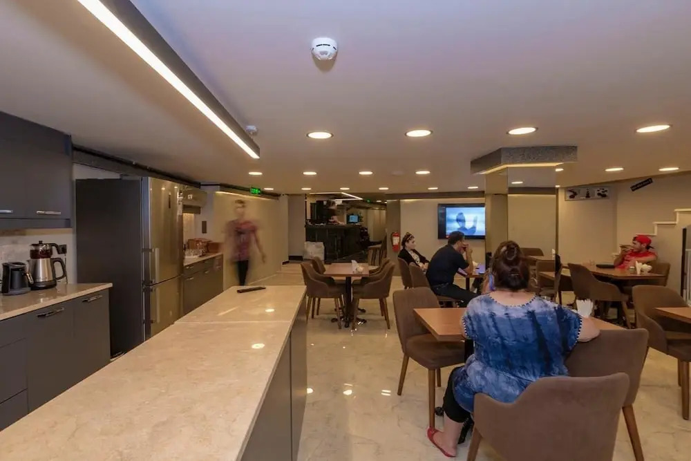 Grand Ahi Hotel