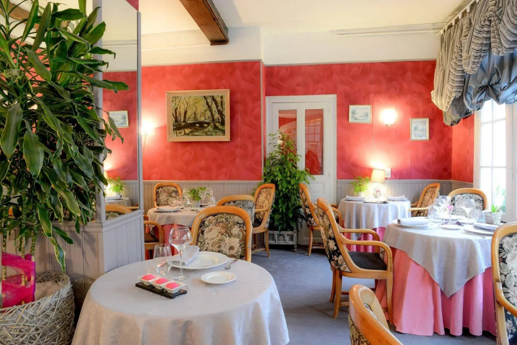 Logis Hôtel et Restaurant du Dauphin