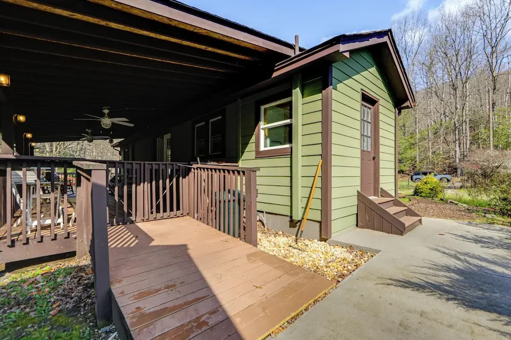 Quaint Mountain Charm! Robbinsville Hideaway