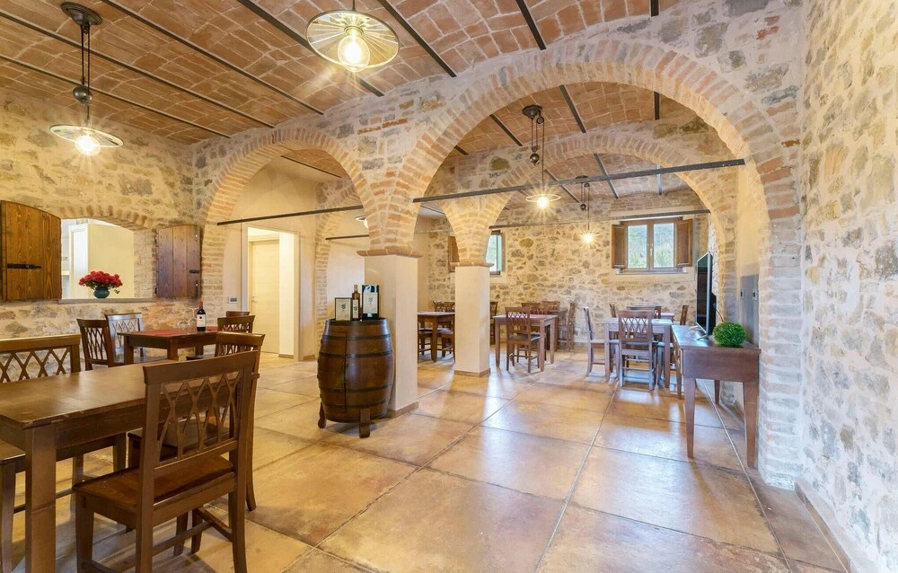 6 Bedroom Cozy Home In Passignano Sul T