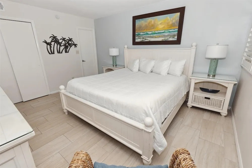 Beach House 402d 2 Bedroom Condo by RedAwning