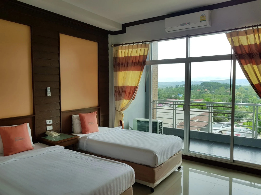 Breeze Hill Hotel