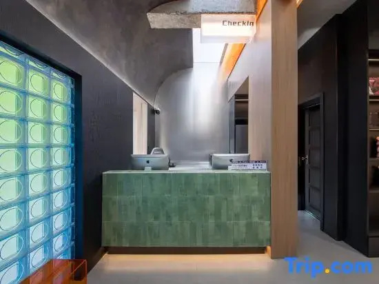 Sea of Flowers Esports Hot Spring Hotel (Dujiangyan Nanqiao Branch)