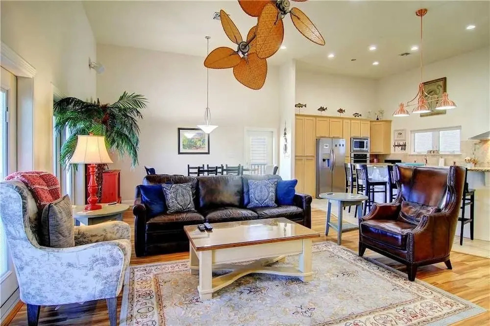Aransas Palms - 4 Br home by RedAwning