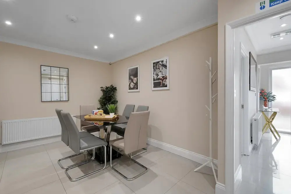 Stylish 4 Bedroom Home in Brightside Ave
