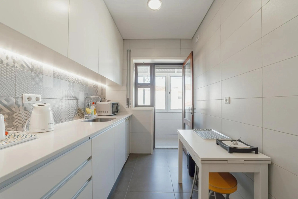 Downtown Design Apartment With Balcony