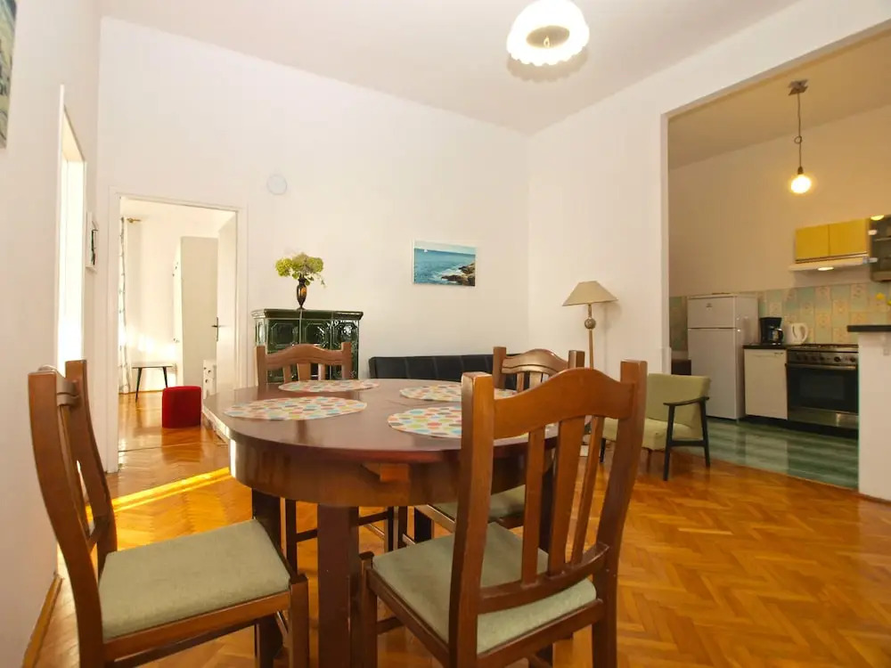 Apartment 792
