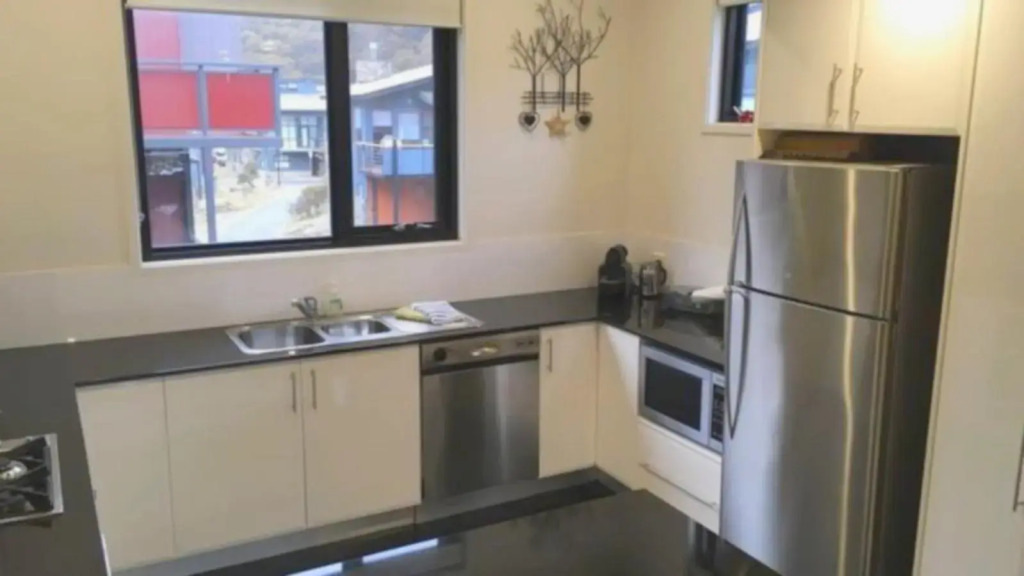 Luxury Woodridge 2-Bedroom Apartment