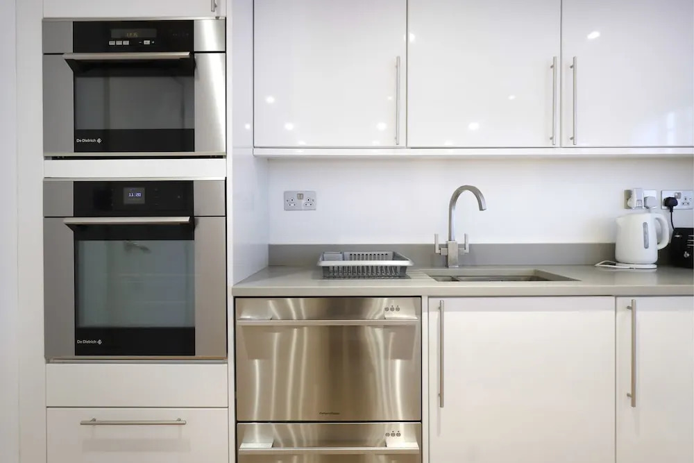 Stylish Loft-style Apartment Close to Overground