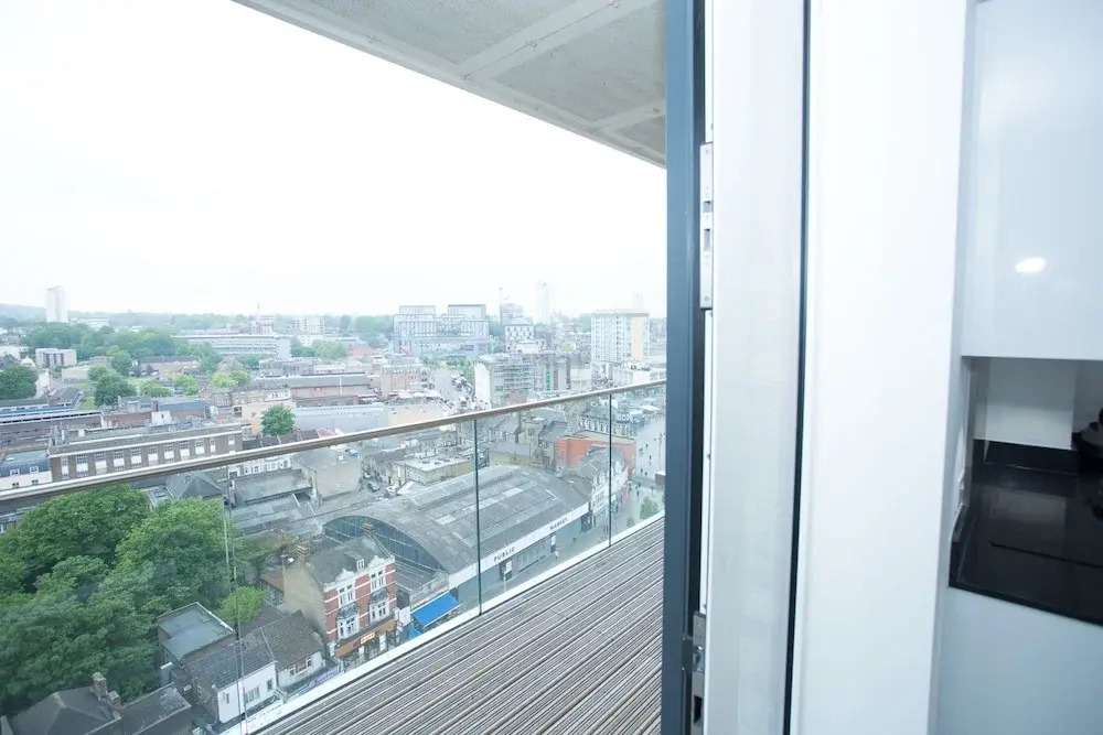 High view 2 Bedroom apt - Woolwich
