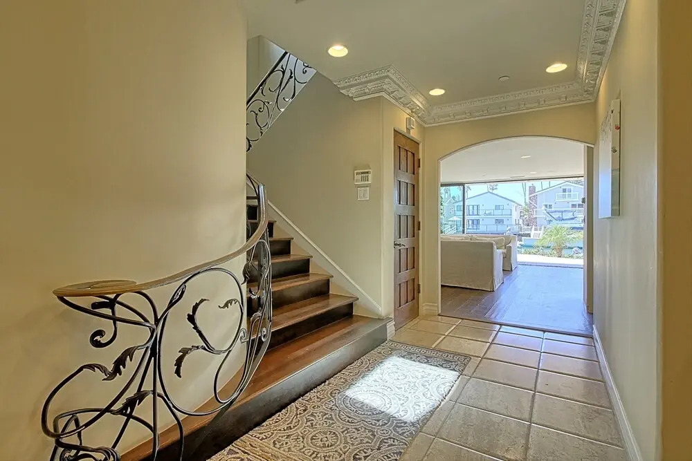 Large Ventura Keys Waterfront 4 Bedroom Home