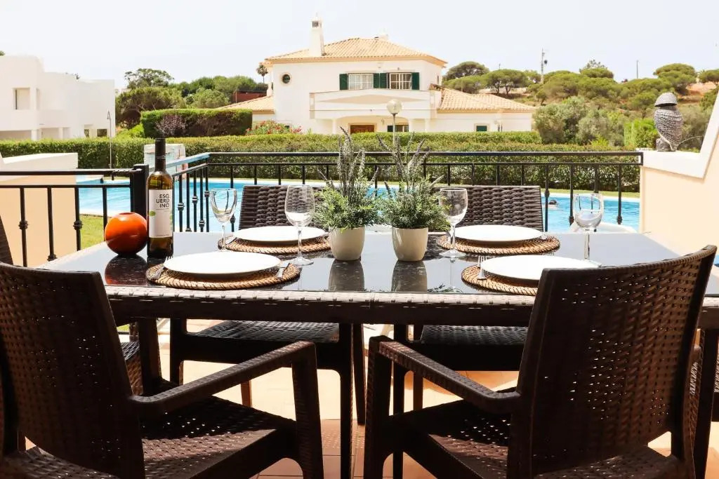 House F São Rafael Beach - Free Wifi & Airco, NETFLIX ready - 300m from the beach