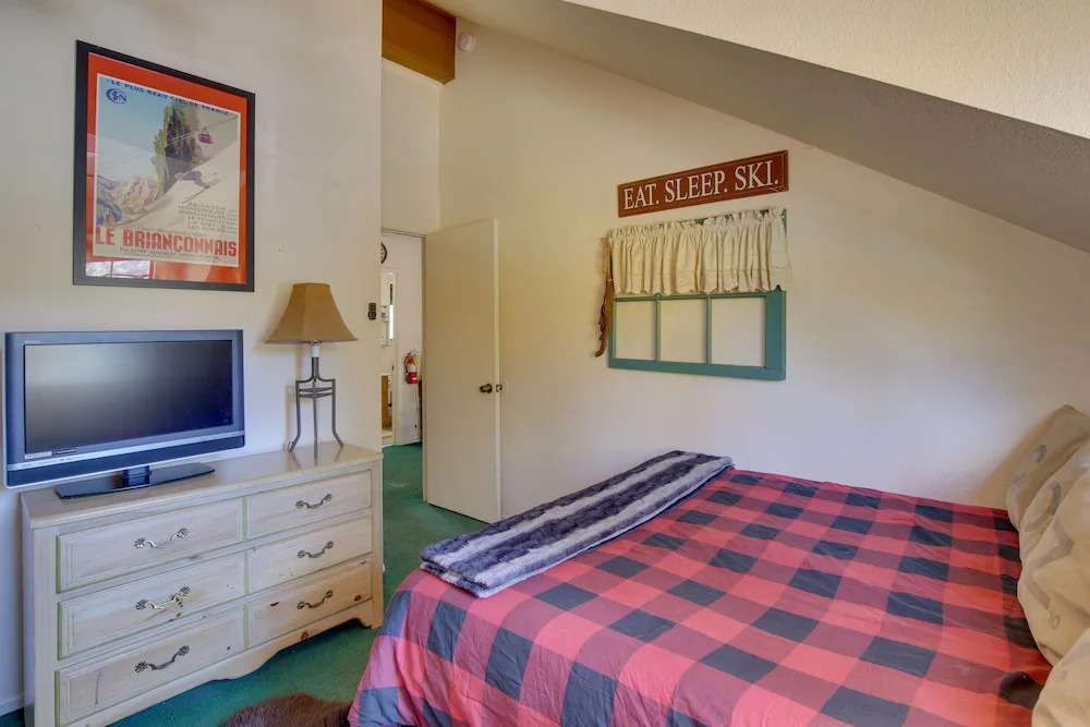 Dancing Bear Lodge ~ 1 Mi to Big Bear Lake!