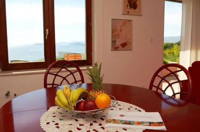 Apartment Smile Podstrana