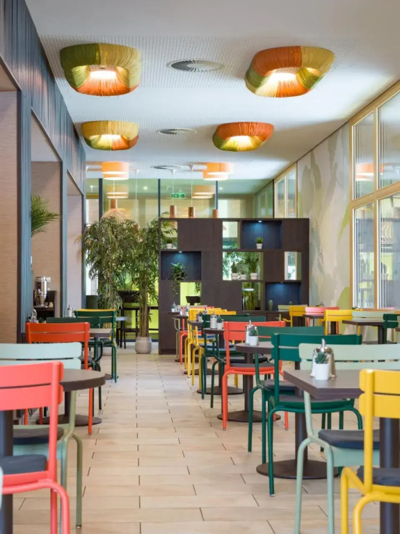 4 Rest Hotel
