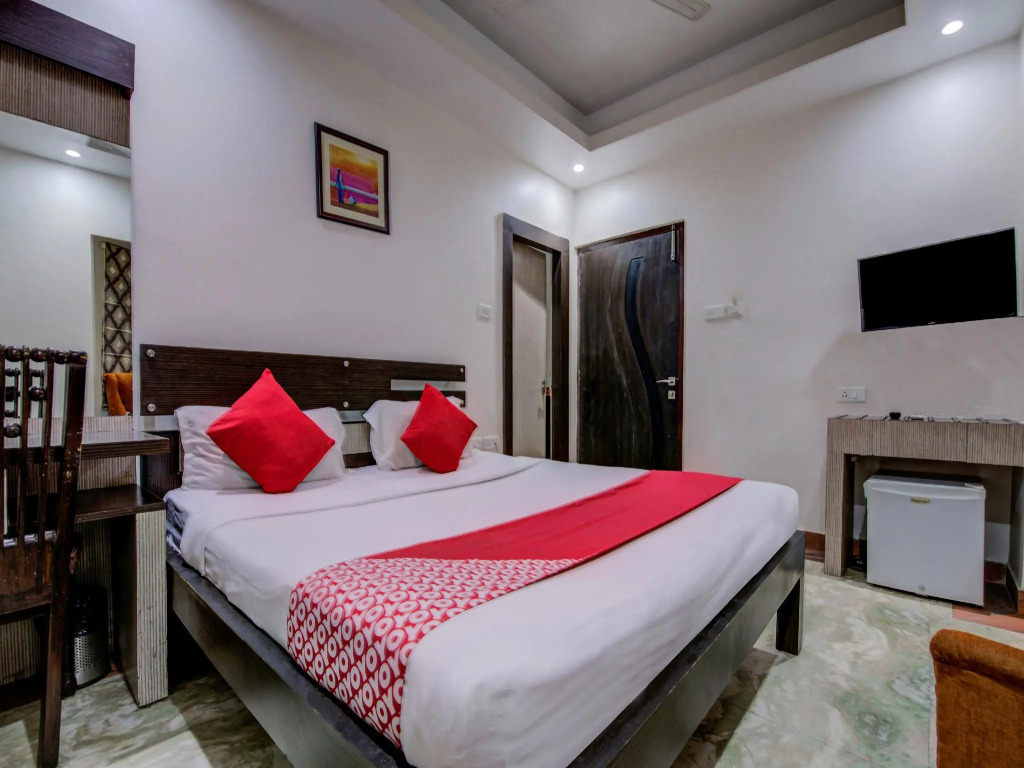 OYO 3512 Hotel Crystal Residency