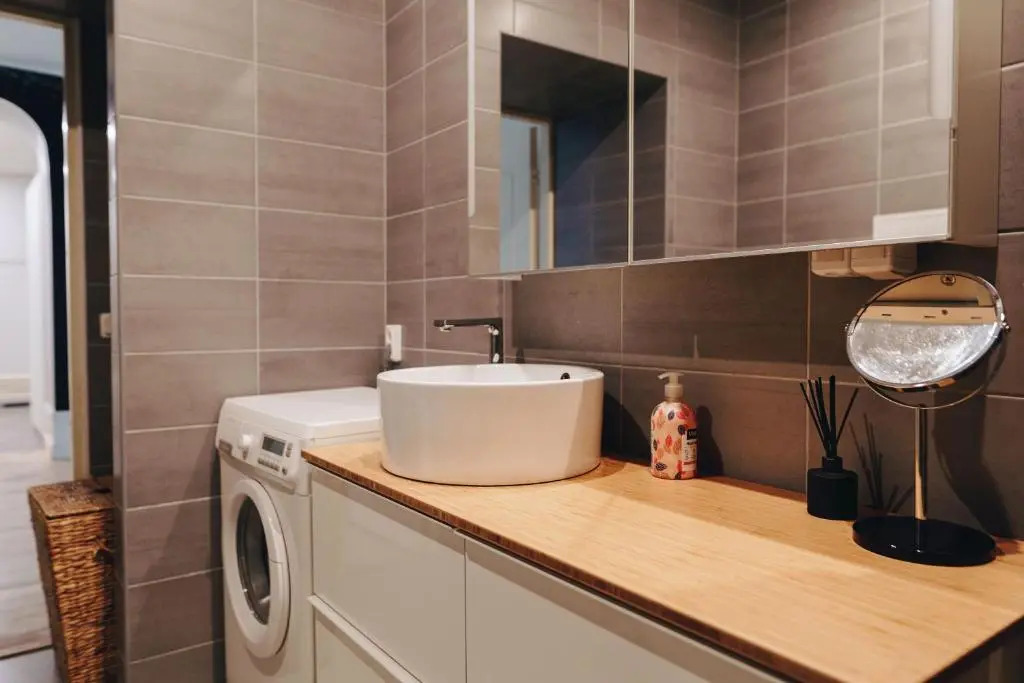 2BDRM City Center Apartment with Sauna and Free Parking