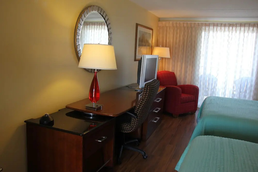 Seaside Inn & Suites