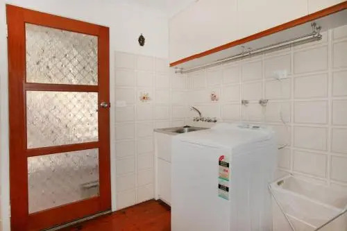 32 Barra Crescent, Coolum Beach. Bond 500, FOXTEL, WIFI, Linen Supplied