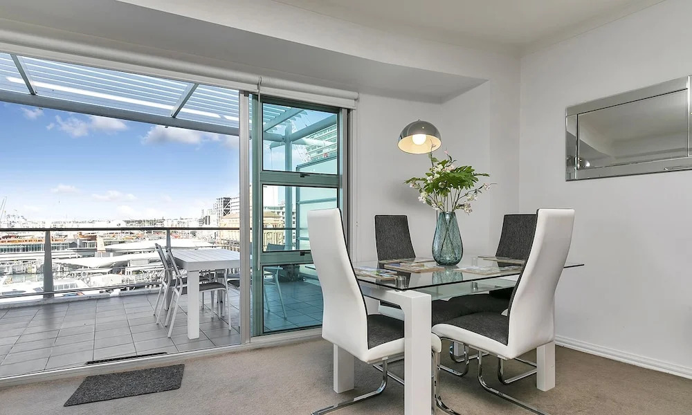 QV Princes Wharf Waterfront Apartment with Balcony - 934