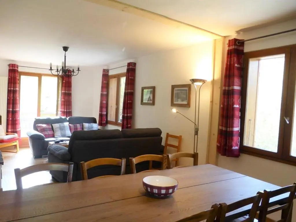 Chalet à Arêches, 100m², 8 pers, 4 ch, Pied des Pistes, Cheminée, Terrasse, Wifi - FR-1-342-246