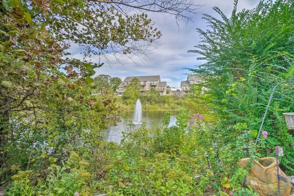 Sun-soaked Lake Taneycomo Condo w/ Furnished Patio