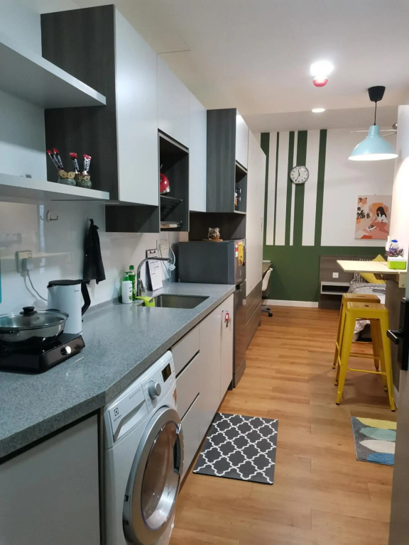 HIJAU Geniehome 2BR1studio Free 99mbps WIFI and Carpark at Utropolis Shah Alam