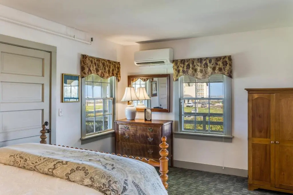 First Colony Inn