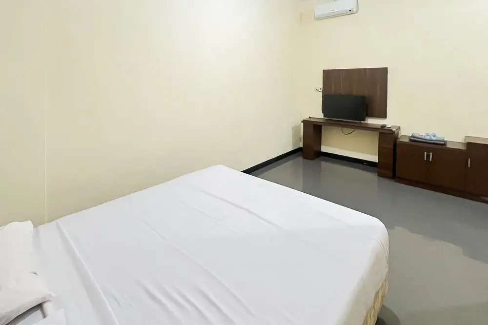 Urbanview Hotel Transit Near Bandara Sultan Hasanuddin