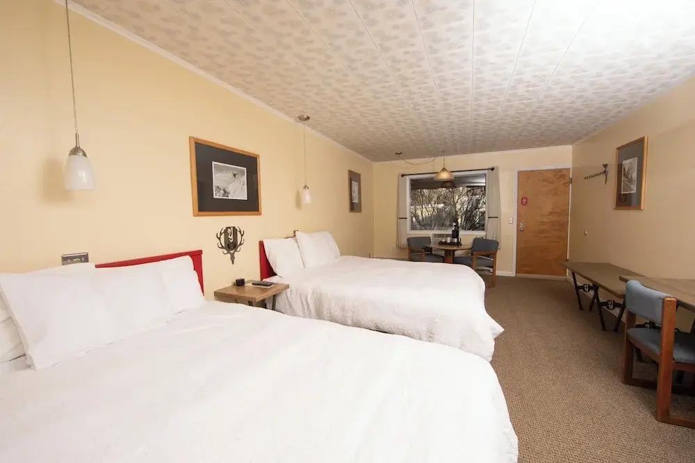 Yodeler Motel