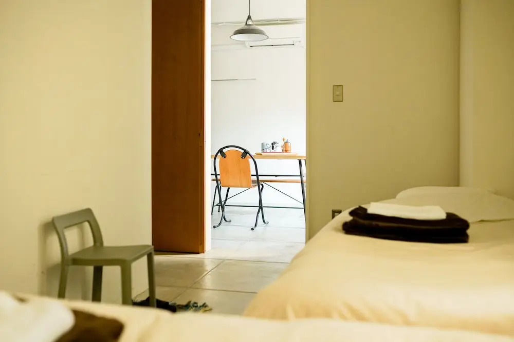 ROUTE - Cafe and Petit Hostel